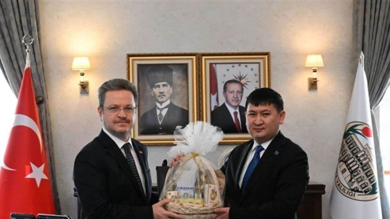 Kazakistan Başkonsolosu Nuriddin Amankul, Vali Ünlü’yü ziyaret etti