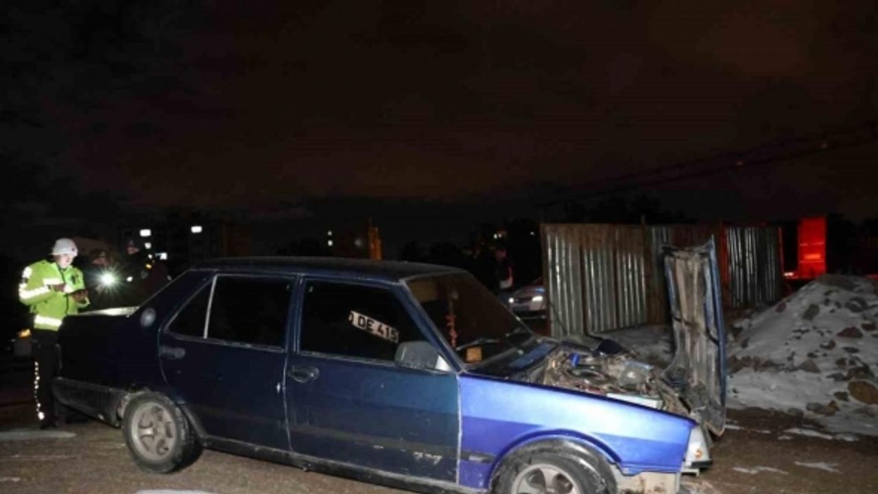 Kazaya neden olan sürücü aracını inşaat alanına bırakıp kaçtı
