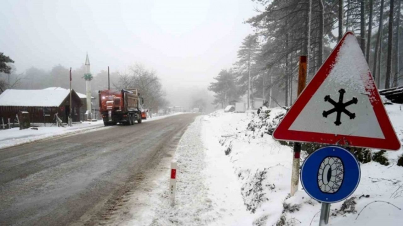 Kazdağları’nda kar yağışı ve tipi hayatı olumsuz etkiliyor