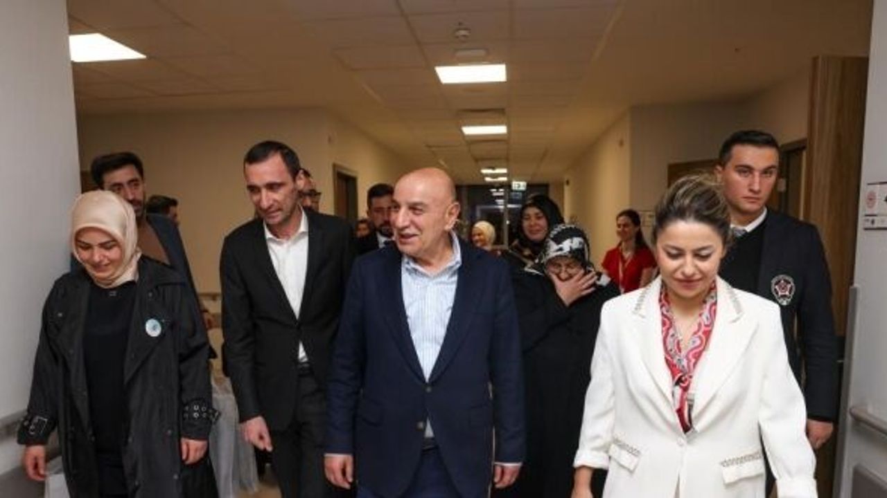 Keçiören Belediye Başkanı Altınok 2024’ü yenidoğan bebeklerle karşıladı