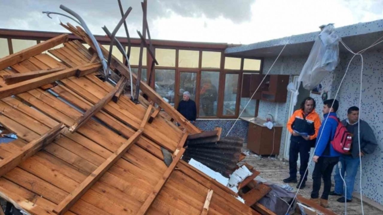 Keşan ve İpsala’daki hortum evlere zarar verdi