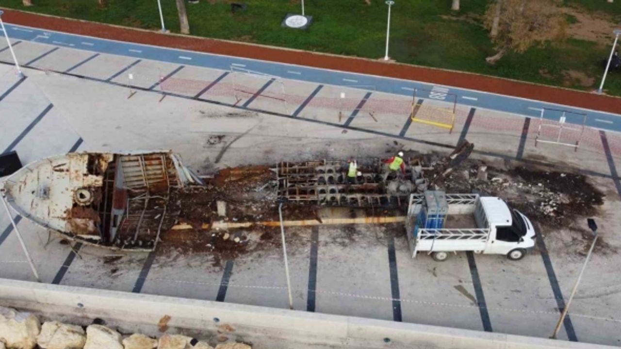 Kıbrıs Barış Harekatı’nda görev alan savaş gemisi ömrünü tamamladı