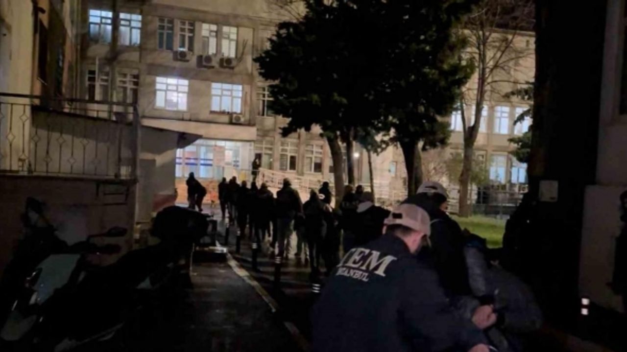 Kilise saldırısında gözaltına alınan şüpheliler sağlık kontrolünden geçirildi