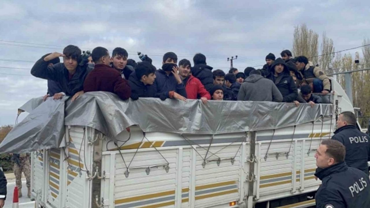 Kırklareli’de göçmen kaçakçılığı yapan sanıklara hapis ve para cezası