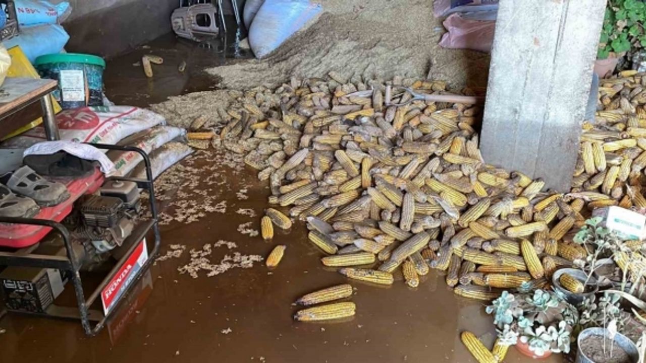 Kırklareli’nde şiddetli yağışın ardından arabalar, evler zarar gördü