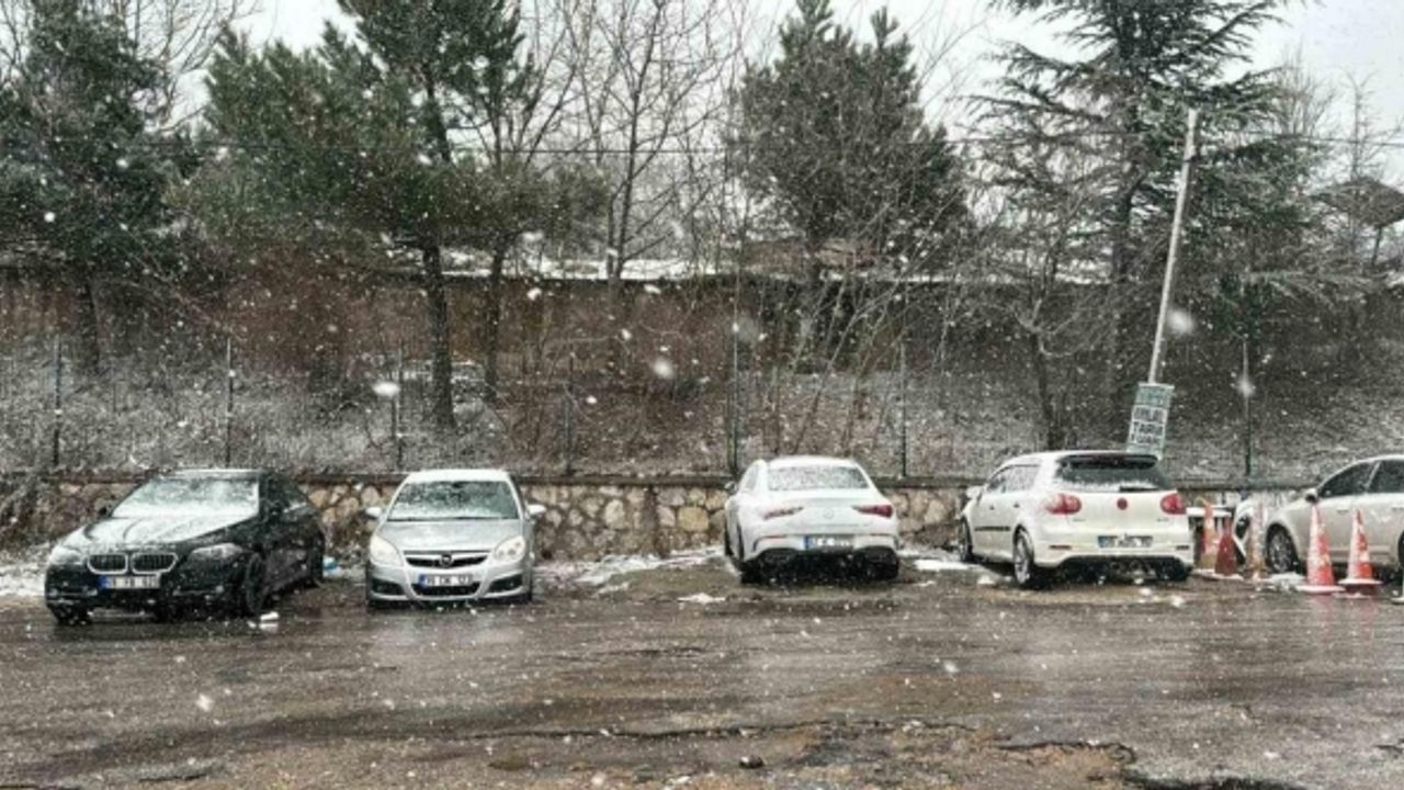 Kırklareli’nin yüksek kesimlerinde kar yağışı etkili oluyor