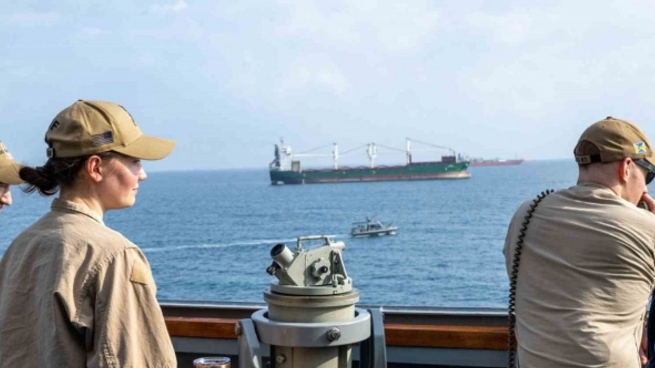 Kızıldeniz’de Husilere ait patlayıcı yüklü insansız deniz aracı infilak etti