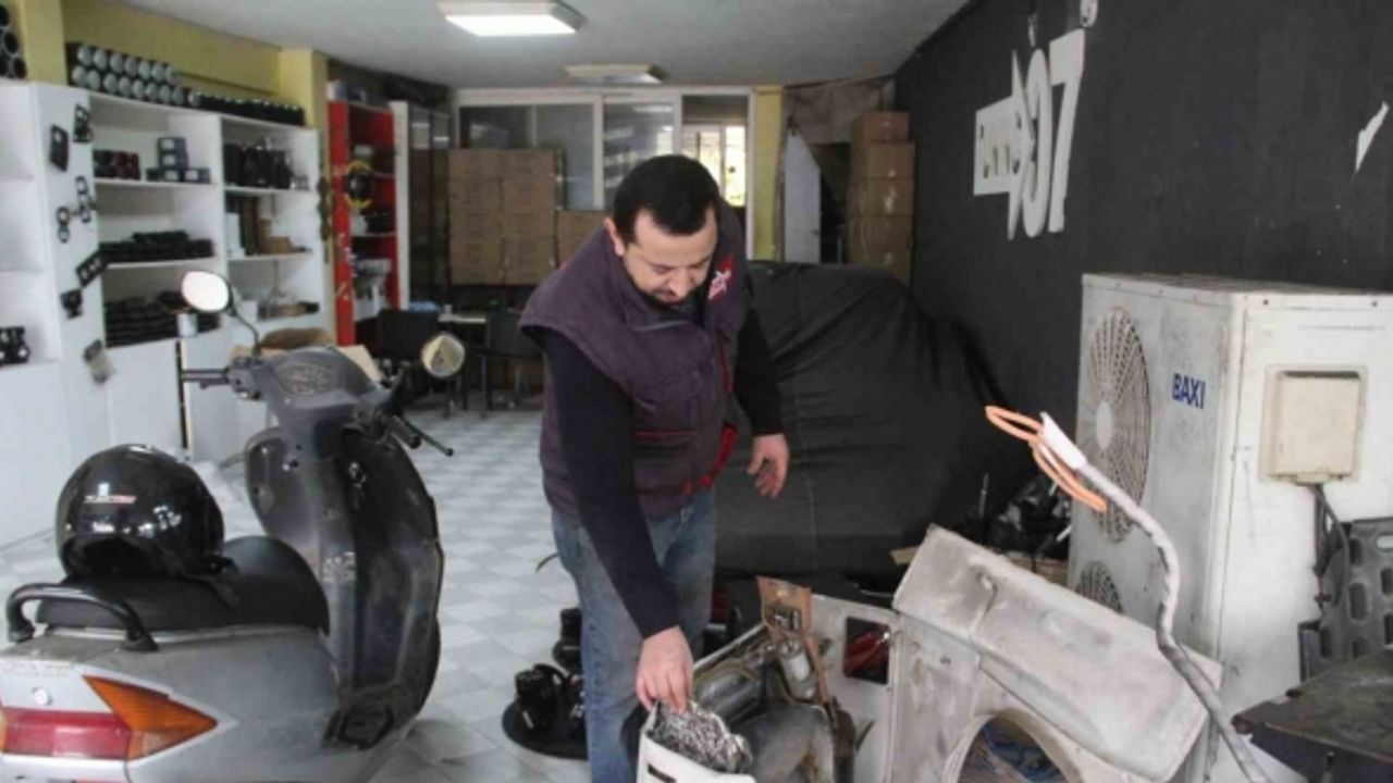 Kliması parçalanıp kabloları çalındı, yakaladığı şüpheliyi aynı akşam iş yerinin yakınında görünce geceyi güvenlik kamerası başında geçirdi