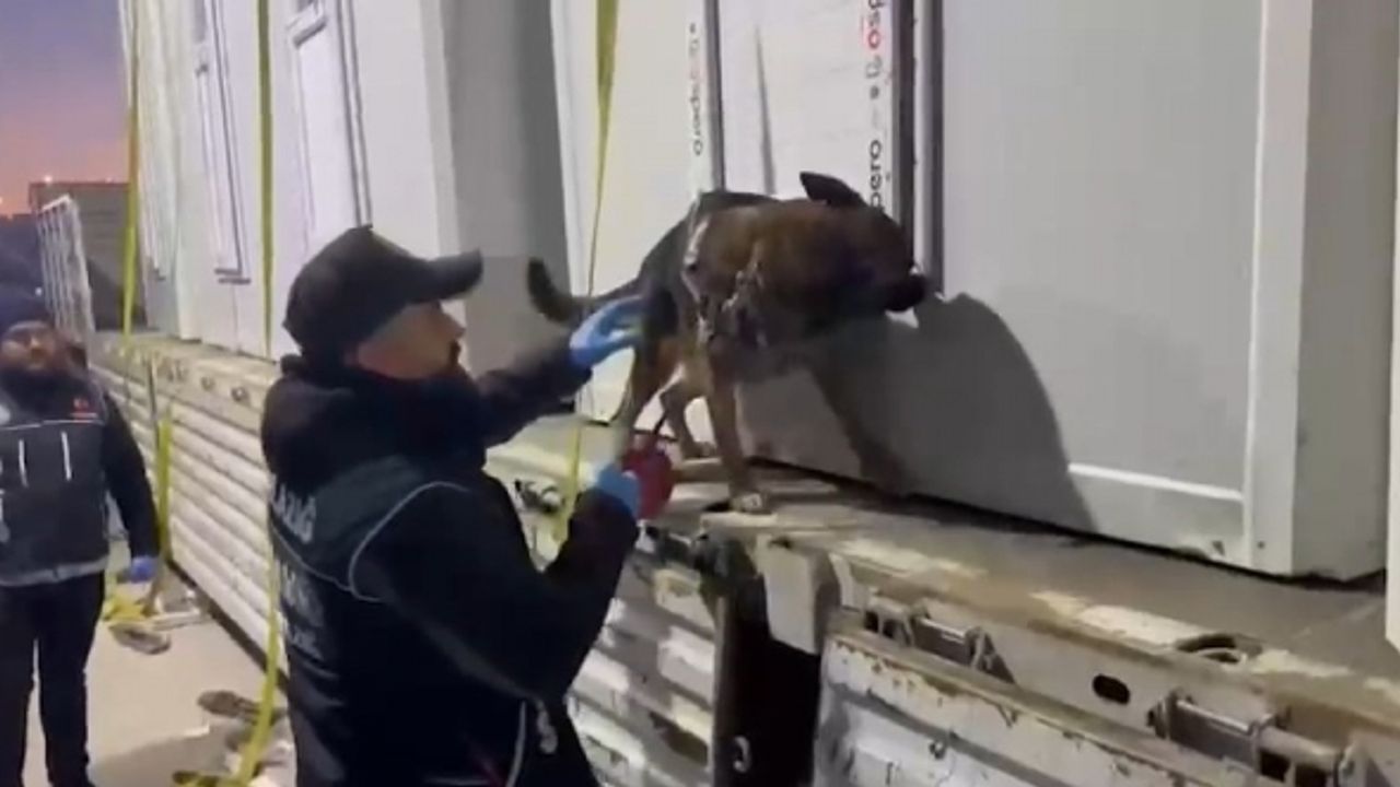 Konteyner yüklü tırda 146 kilo uyuşturucu ele geçirildi: 3 gözaltı