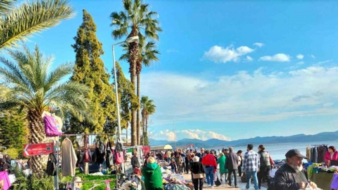 Köyceğiz’de ikinci el pazarına vatandaşlar yoğun ilgi gösterdi