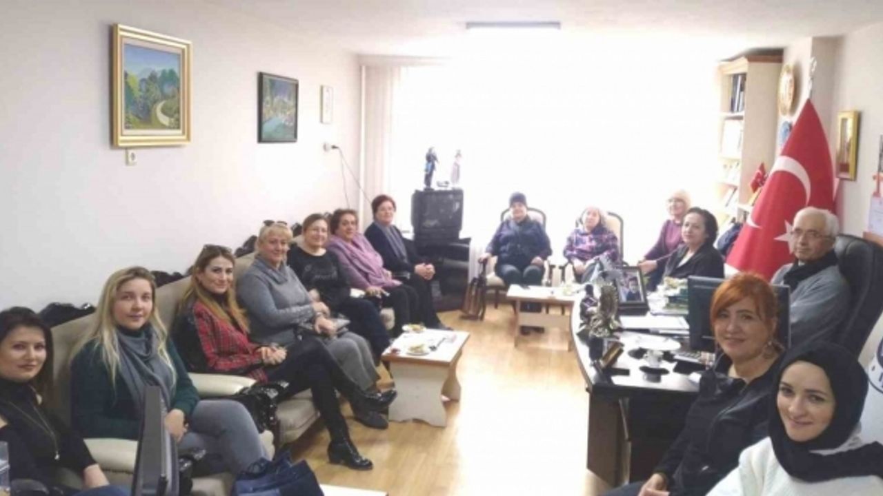 Kütahya Sosyal Yardım ve Kültür Vakfı 100 çocuğu sevindirdi