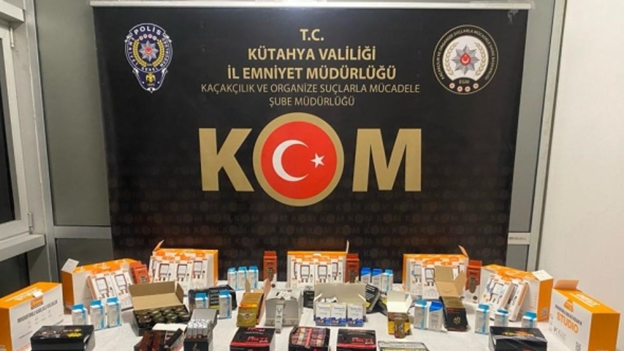 Kütahya’da bir araçta kaçak cinsel gücü artırıcı ilaçlar ele geçirildi