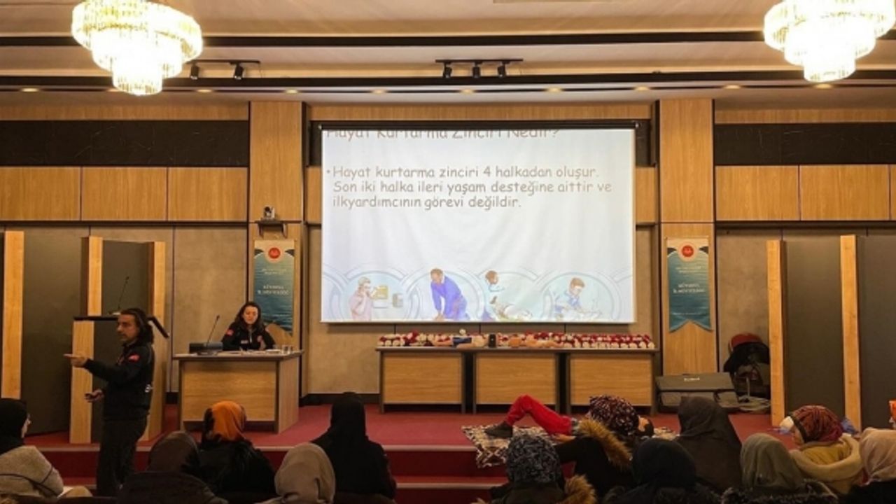 Kütahya’da Kuran kursu öğreticileri ilk yardım eğitimi aldı