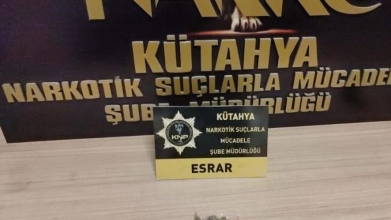 Kütahya’da yabancı uyruklu 2 şahsın üzerinde uyuşturucu ele geçirildi