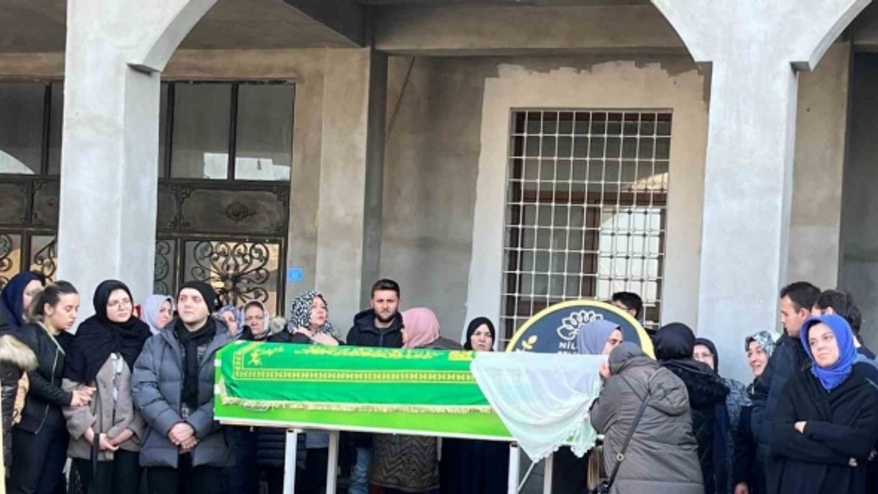 Lüks rezidansın 10. katından düşerek hayatını kaybeden genç kadın toprağa verildi