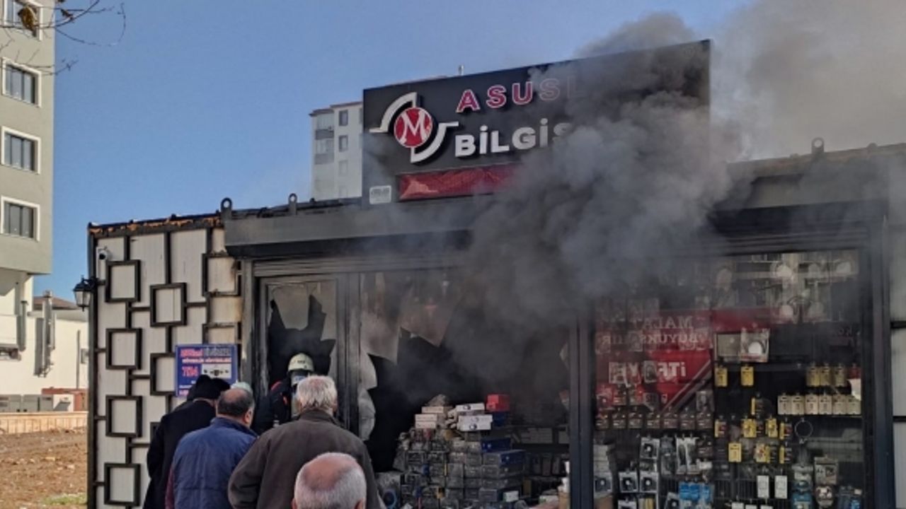 Malatya’da konteyner iş yerinde çıkan yangın büyümeden söndürüldü