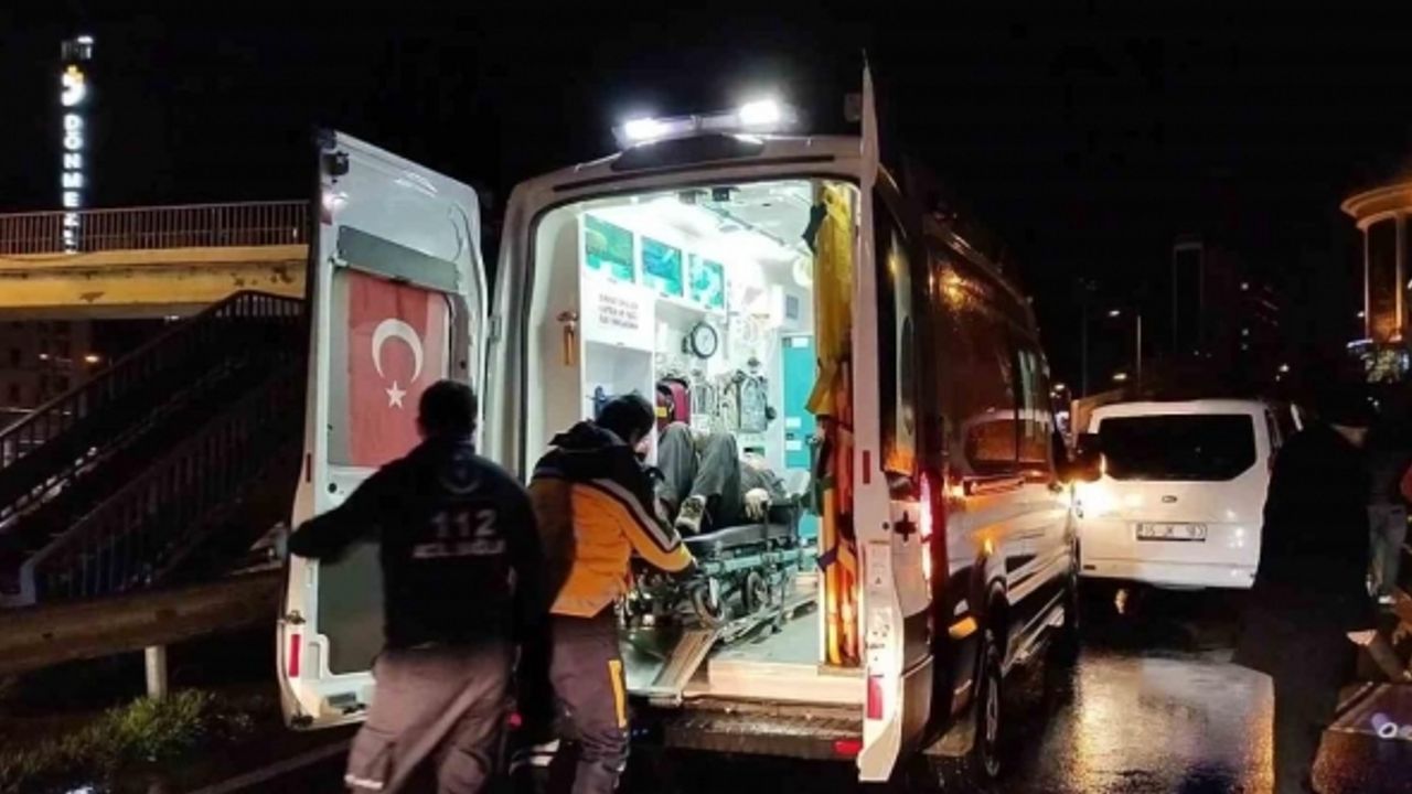Maltepe’de yolun karşısına geçmeye çalışan kişiye araç çarptı: 1 yaralı