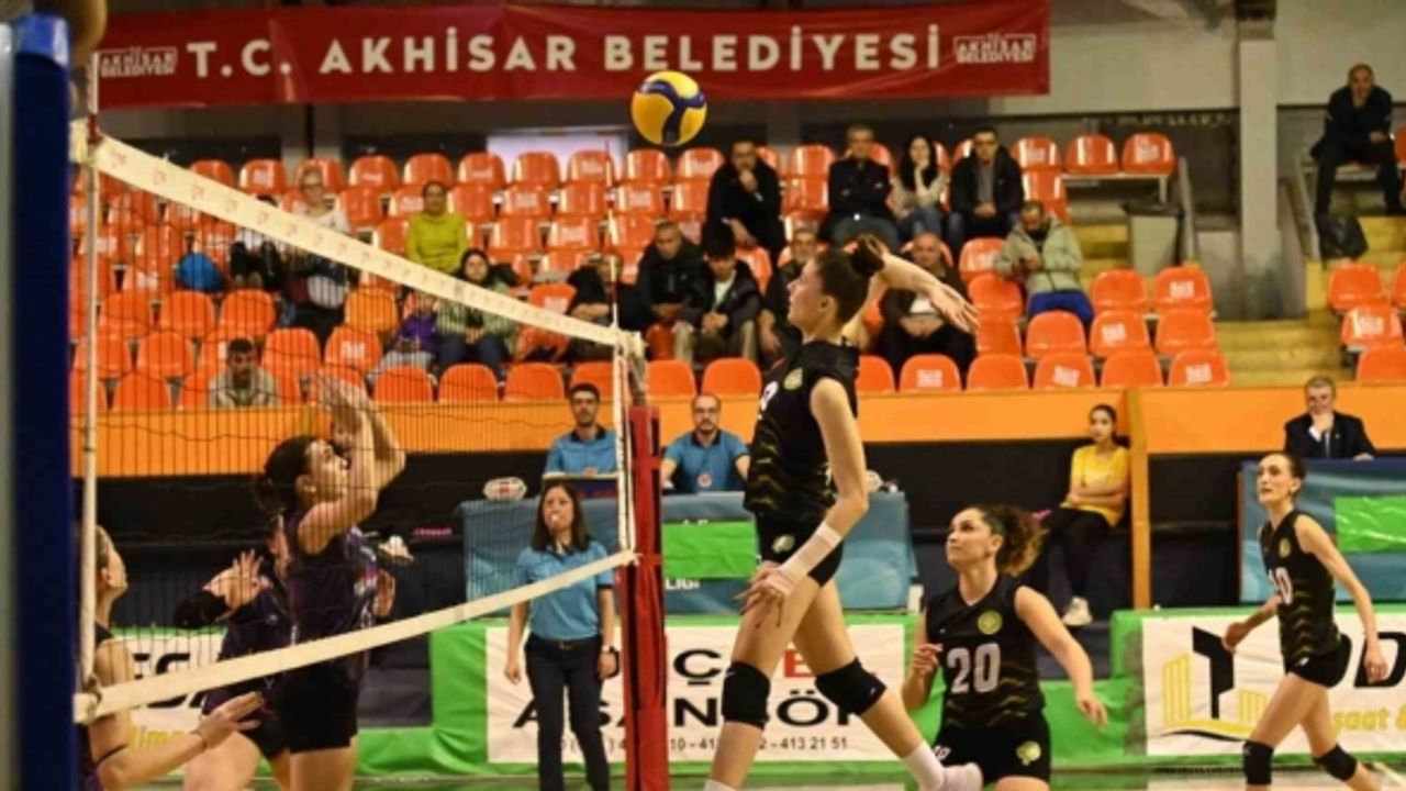 Manisa Büyükşehir’in sultanları yeni yıla galibiyetle başladı: 3-0