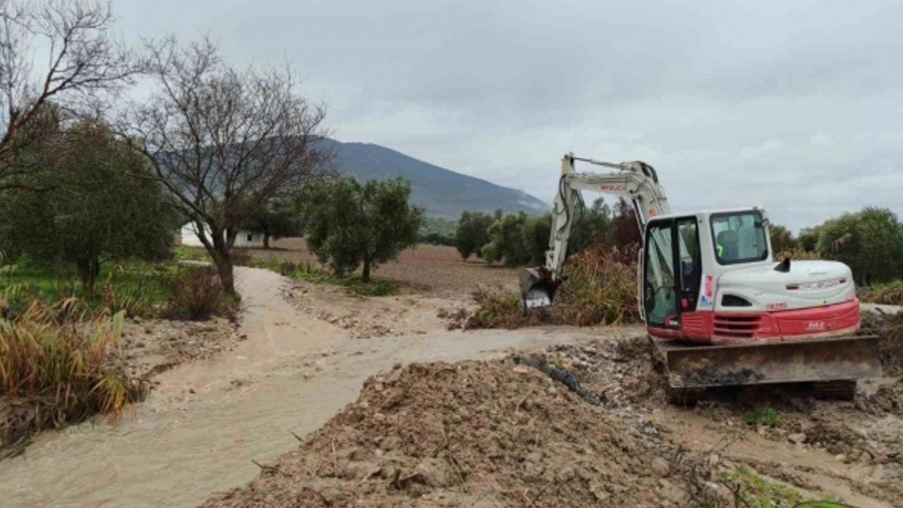 MASKİ’den dere temizliği ve arıtma tesis çalışması Büyükbelen Mahallesinde Dere Temizliği