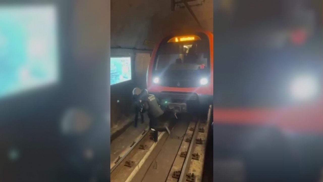 Metroda raylara atladı, kendisini arayan güvenliğe ‘ölmek istiyorum’ dedi