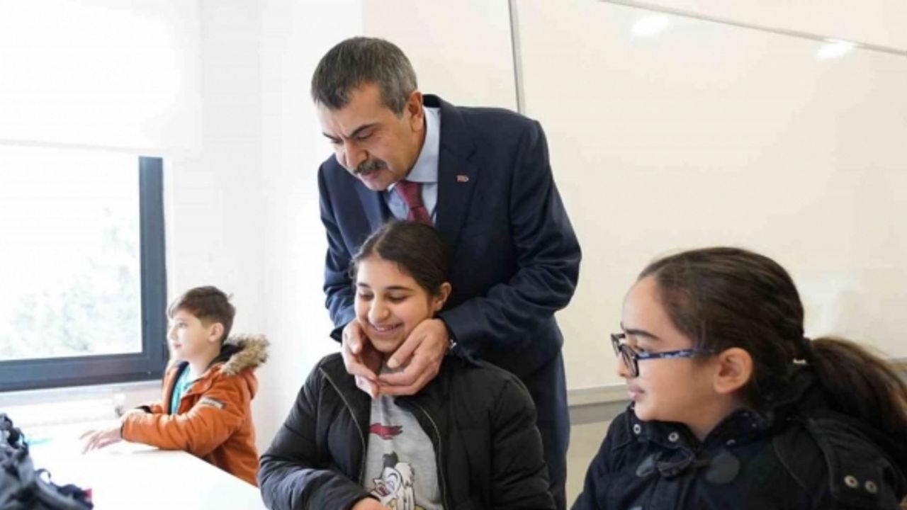 Milli Eğitim Bakanı Tekin velileri uyardı: “Çocuklarımızın başarılı olmalarını istiyorsak, aile ve toplum olarak önce kendi üstümüze düşeni yapmak zorundayız”