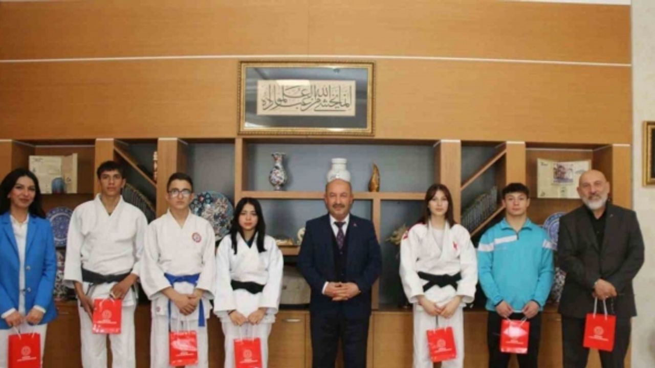 Müdür Başyiğit, paralimpik judo branşında Türkiye derecesi elde eden öğrencileri kabul etti