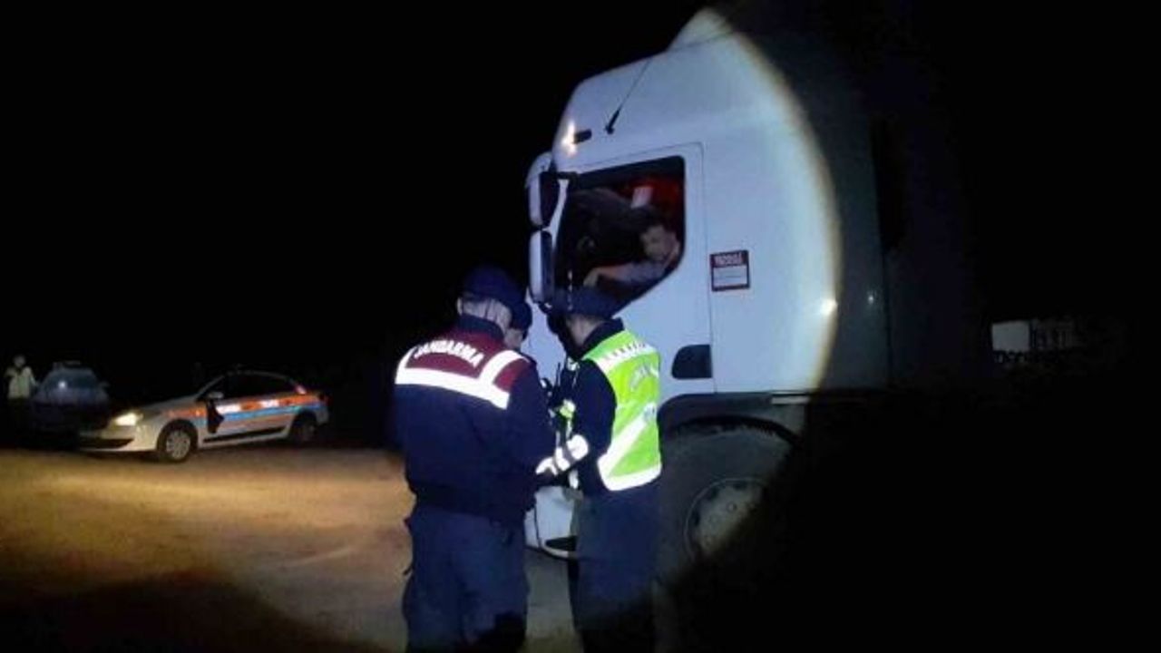Mudurnu giriş noktalarında 142 araç denetlendi, 48 bin 325 lira ceza kesildi