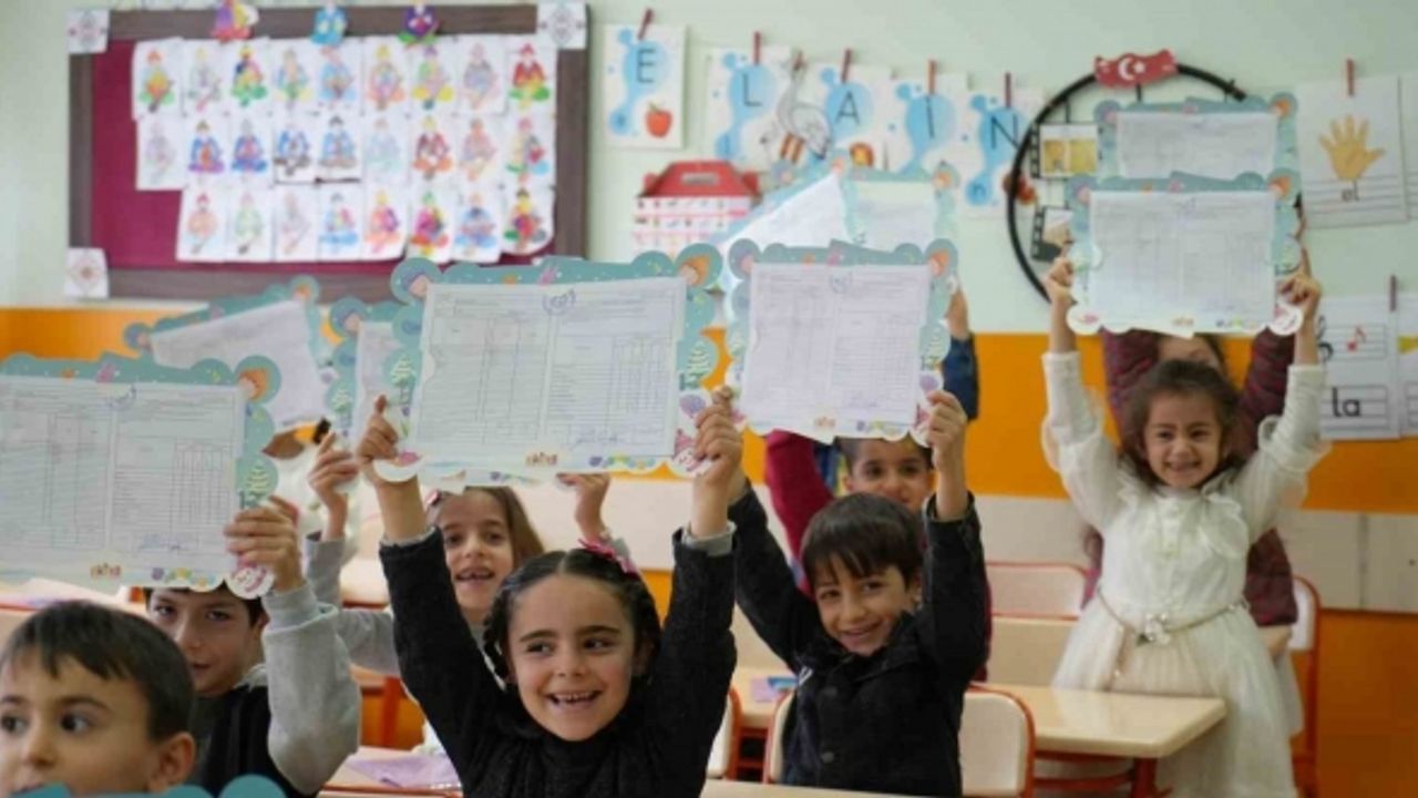 Muş’ta 108 bin 760 öğrenci karne heyecanı yaşadı