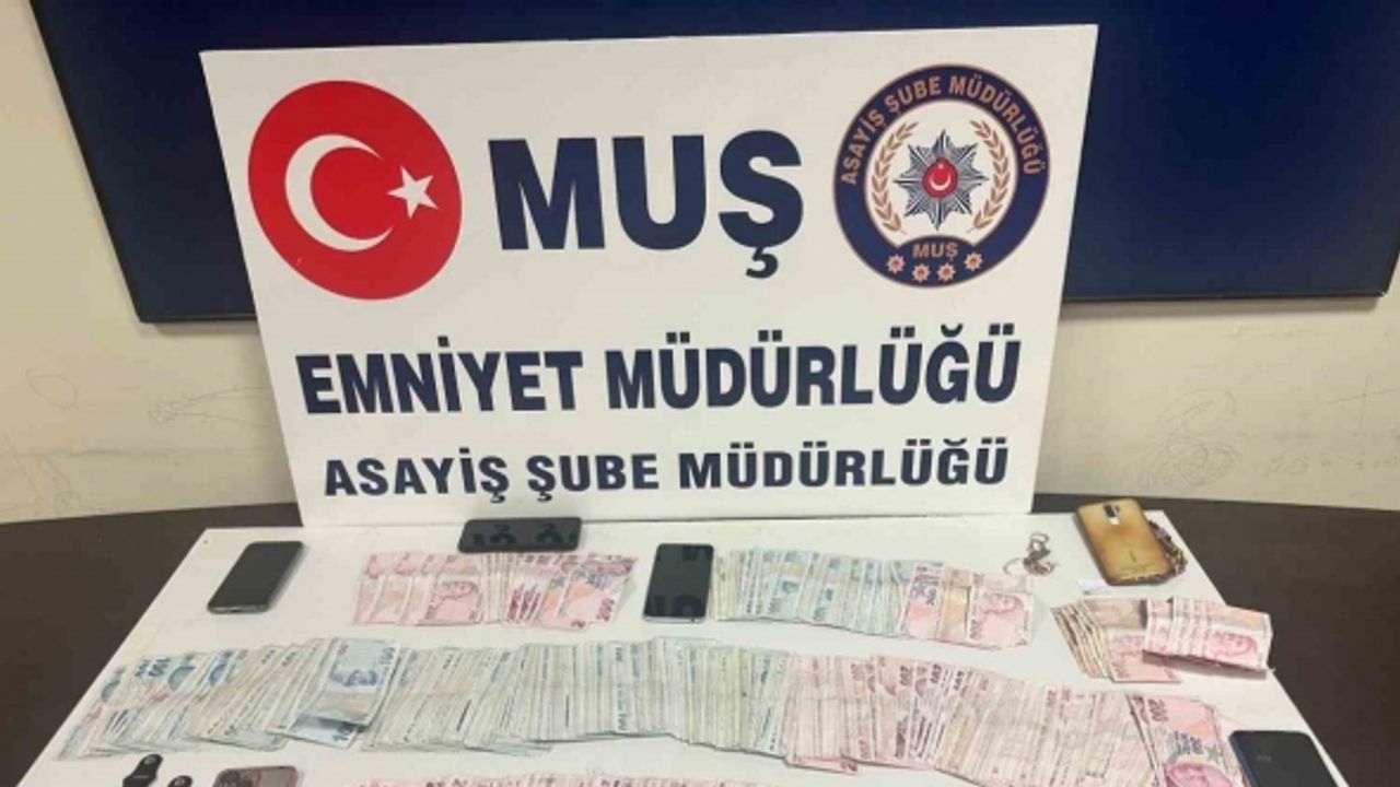 Muş’ta kuyumcuya sahte altın sattığı iddia edilen 6 kişi yakalandı