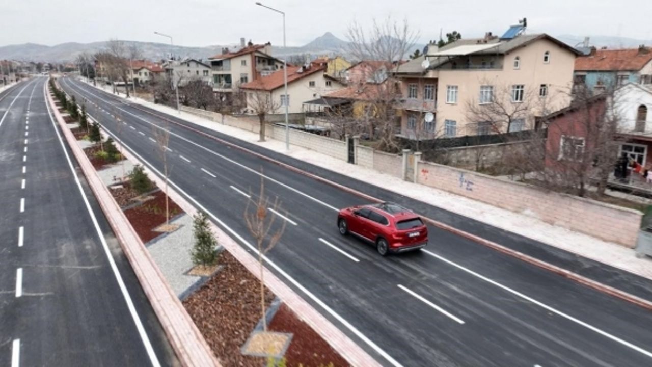 Necmettin Erbakan Caddesi’nin üçüncü etabında ilk sürüşü Başkan Altay yaptı