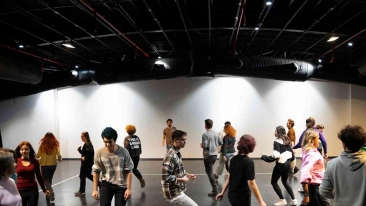 Nilüfer Gençlik Tiyatrosu yeni  ekiple yeni döneme başladı