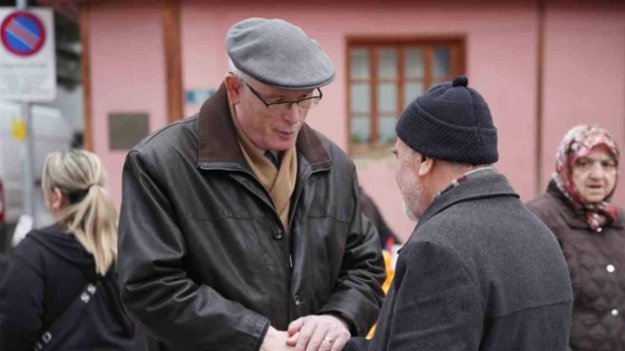 Odunpazarı Belediye Başkanı Kazım Kurt’tan Perşembe Pazarı’na ziyaret