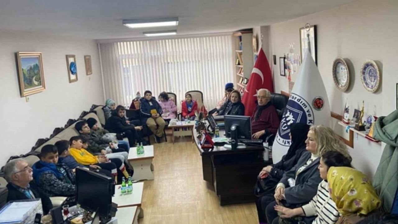 Öğrencilerden Sosyal Yardım ve Kültür Vakfına teşekkür ziyareti