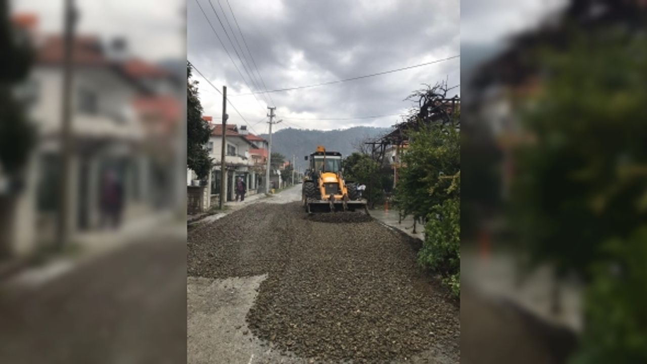 Ortaca’da yol bakım çalışmaları devam ediyor