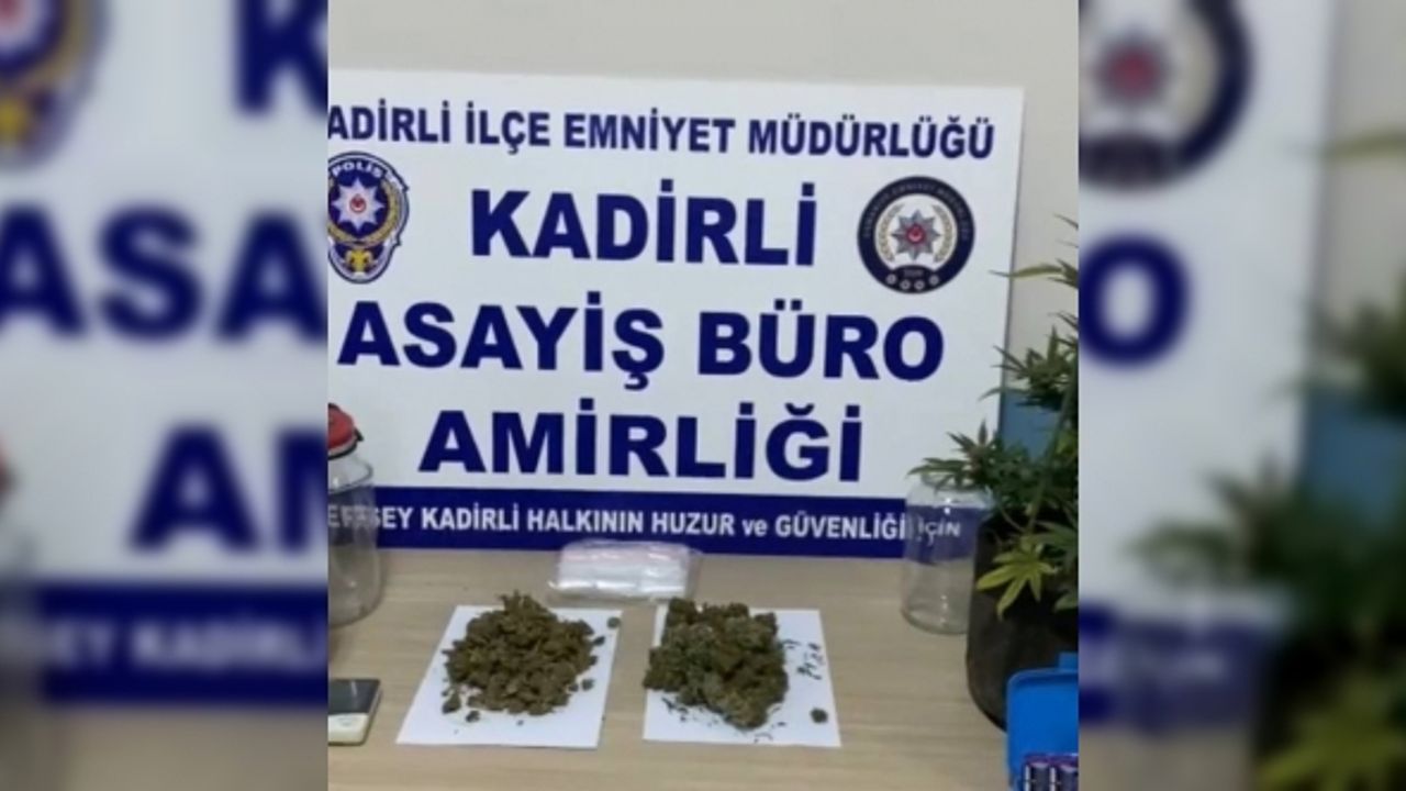 Osmaniye’de 26 yıl hapis cezası ile aranan şahıs sahte kimlikle yakalandı