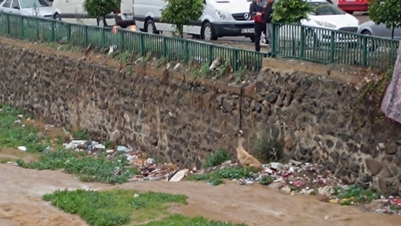 Osmaniye’de geceden başlayan sağanak yağış olumsuzluklara neden oldu