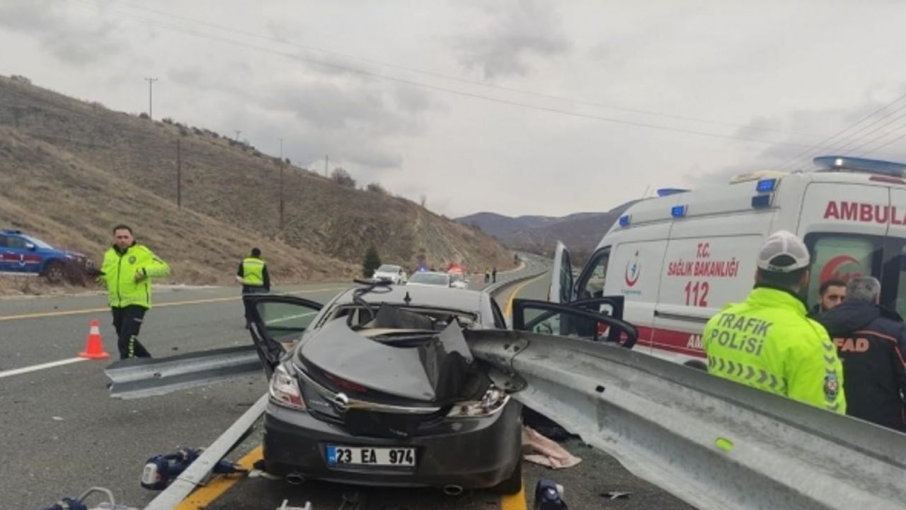 Otomobil bariyerlere ok gibi saplandı: 1 ölü, 1 yaralı