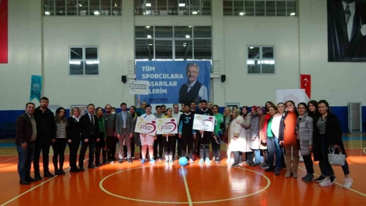 (Özel) Göz bantlı empati...Görme engelliler görenlerle kıran kırana maç yaptı