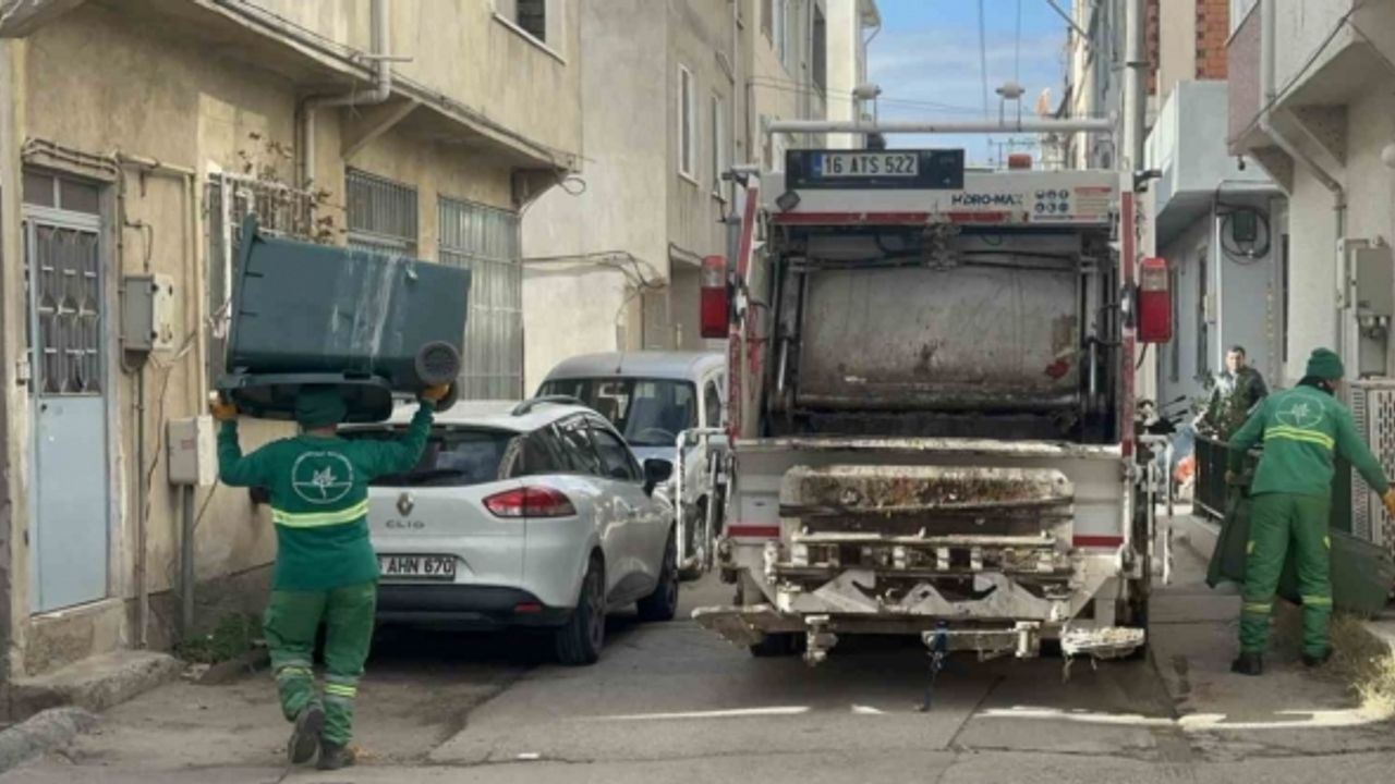 (Özel) Horon oynayan temizlik işçisi yüzleri güldürdü