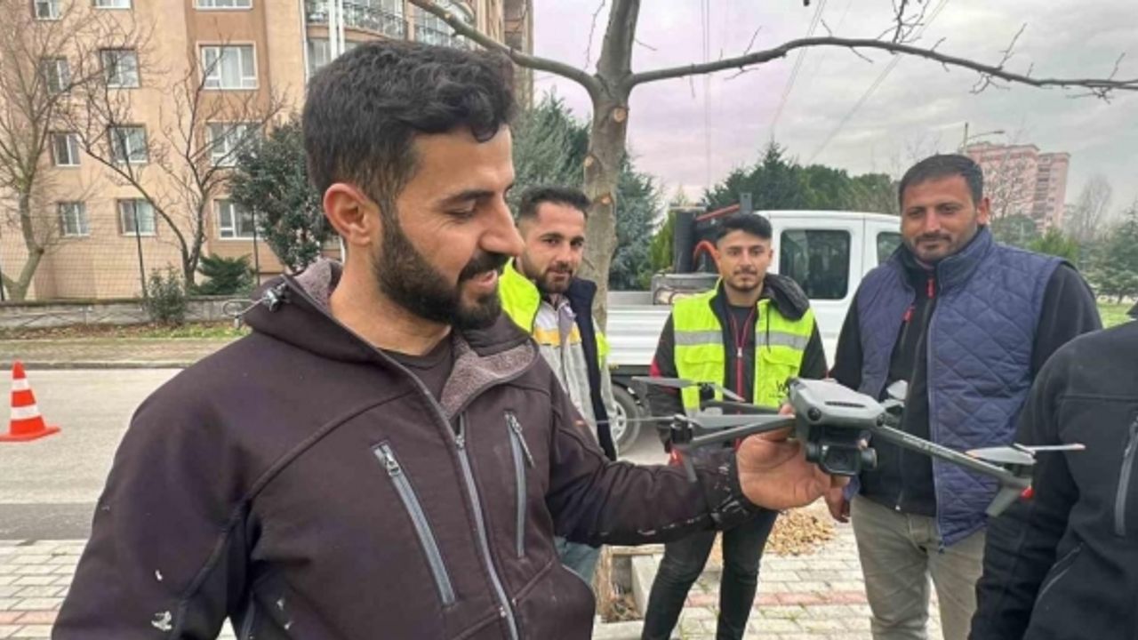 (Özel) Yol kenarında dron buldu, sahibini her yerde arıyor