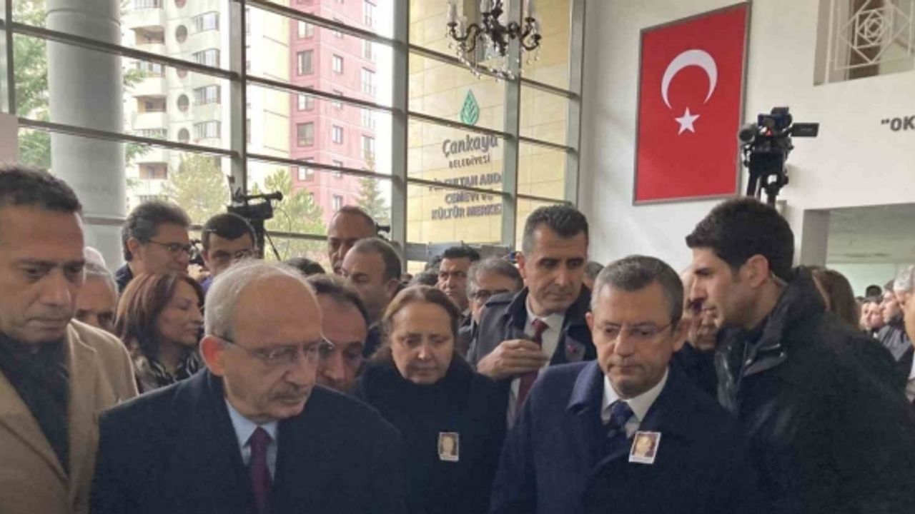 Özgür Özel ve Kemal Kılıçdaroğlu cenaze töreninde bir araya geldi