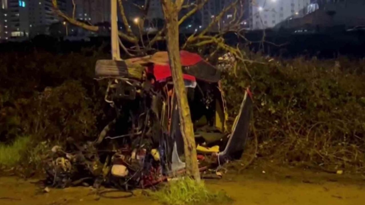 Pendik’te takla atan otomobil hurda yığınına döndü: 3 yaralı