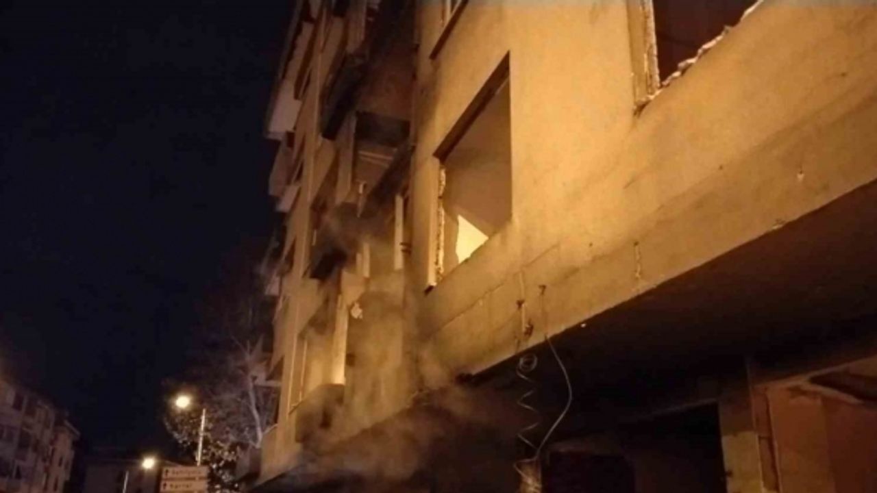 Pendik’te uyuşturucu madde etkisindeki şahıslar metruk binayı ateşe verdi