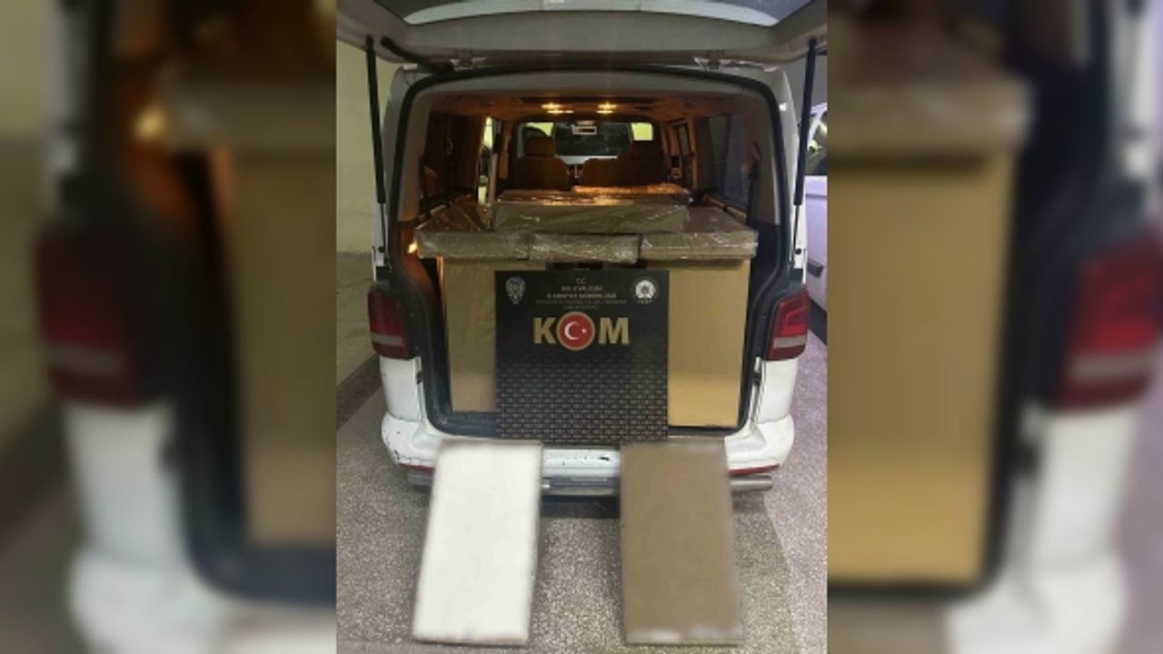 Piyasa değeri 650 bin lira olan kaçak makaron ele geçirildi