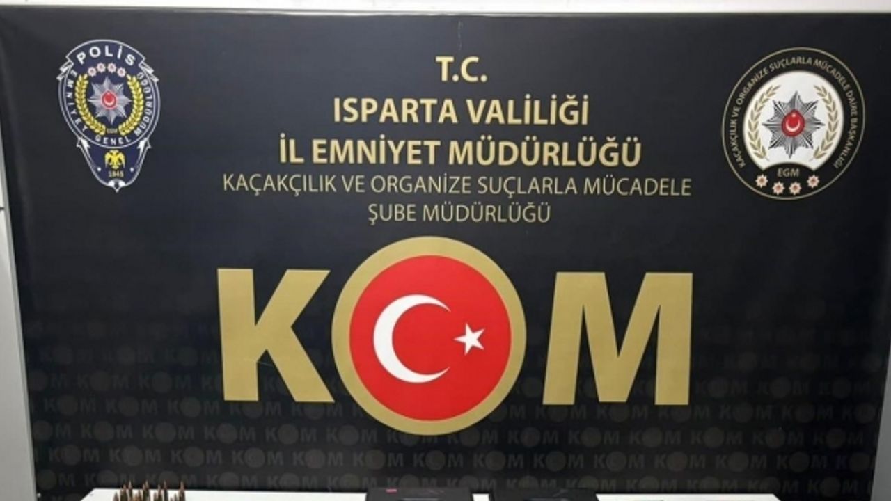 Polisten, şüphelilere kaldıkları otelde operasyon