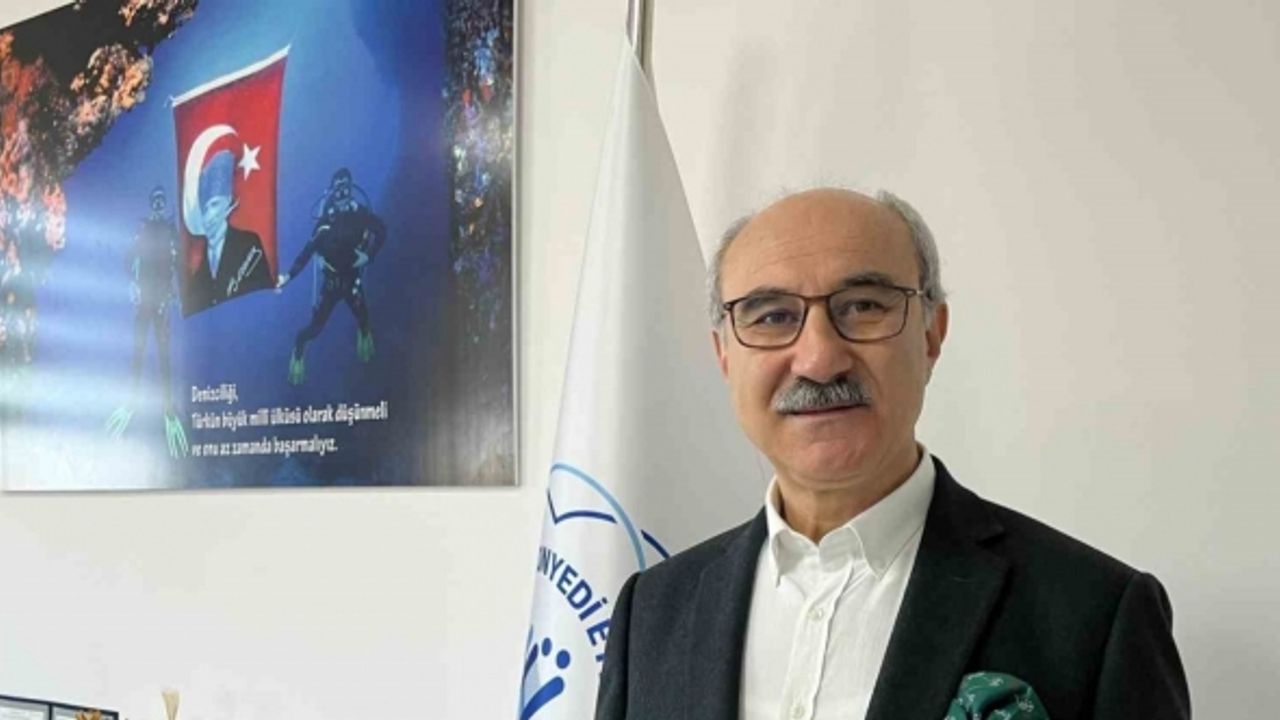 Prof. Dr. Mustafa Sarı; “Marmara Denizi’nde balon veya aslan balığı yok”