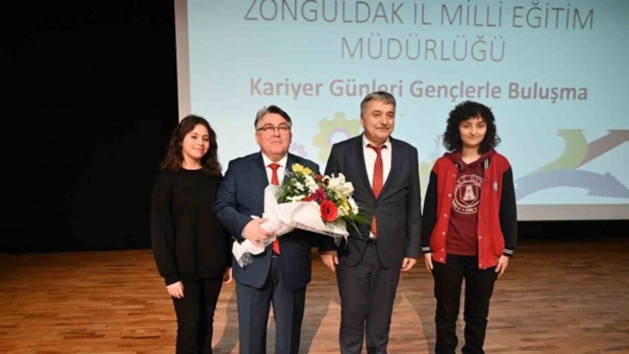 Rektör Özölçer, İl Milli Eğitim Müdürlüğü Kariyer Günleri’nde tecrübelerini paylaştı