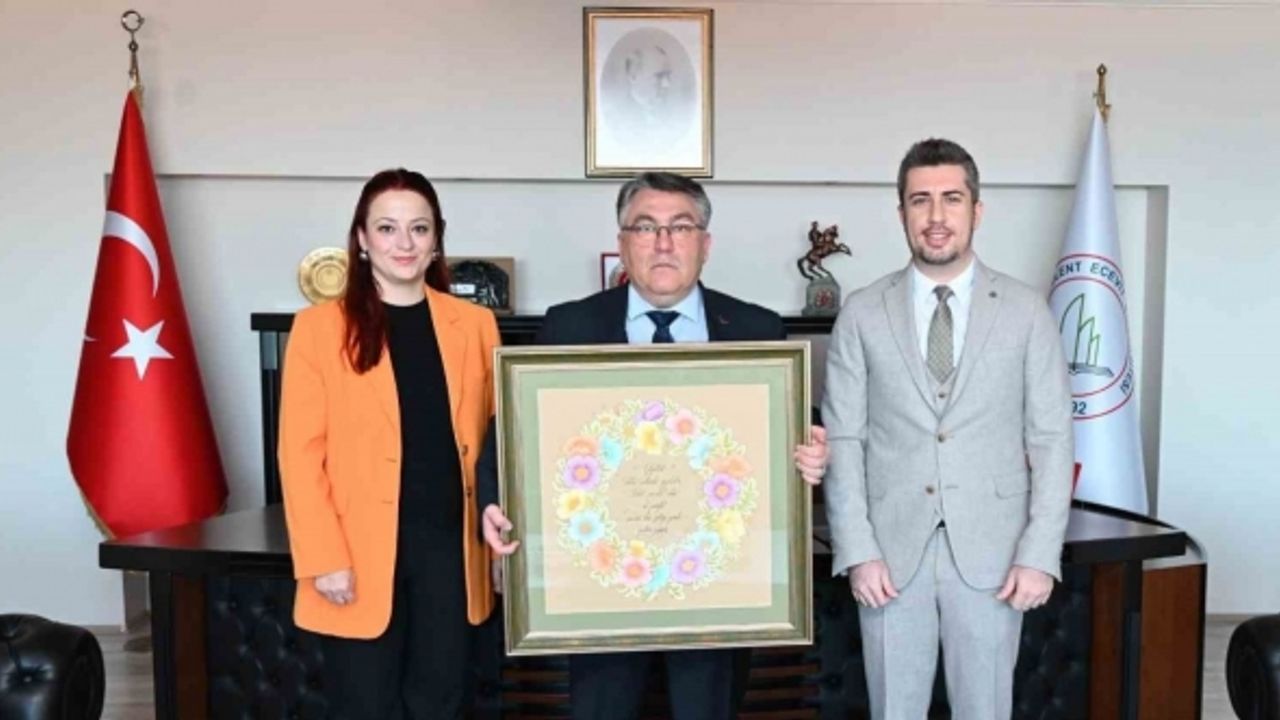 Rektör Özölçer’den Gümüş ve Yıldırım’a teşekkür belgesi