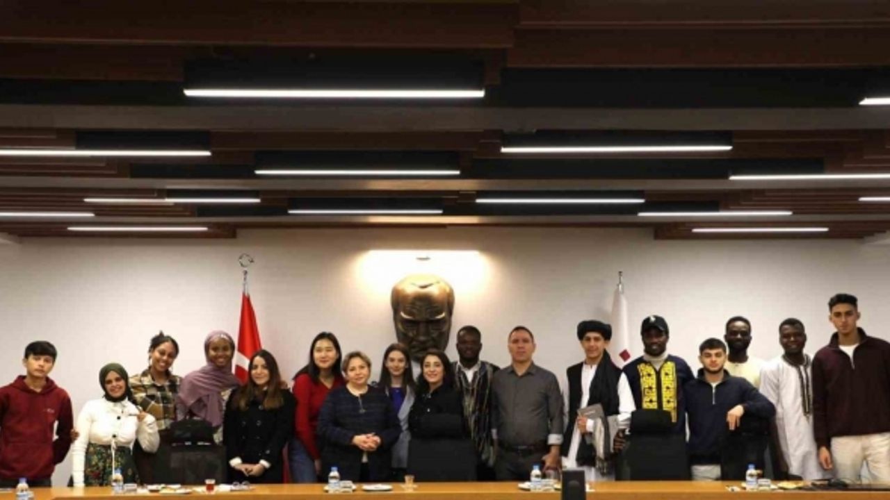 Rektör Prof. Dr. Adnan Özcan, ESTÖMER öğrencileriyle kahvaltıda bir araya geldi