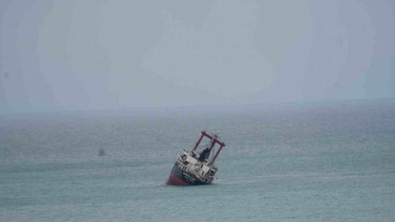 Romanya’dan Kastamonu’ya kadar sürüklenen yük gemisi, limana çekildi